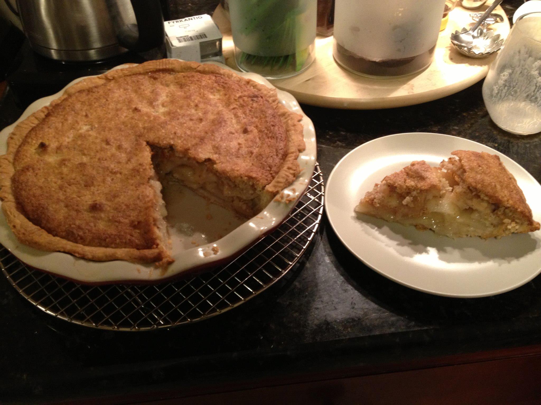 20121025-pear-pie-almond-topping