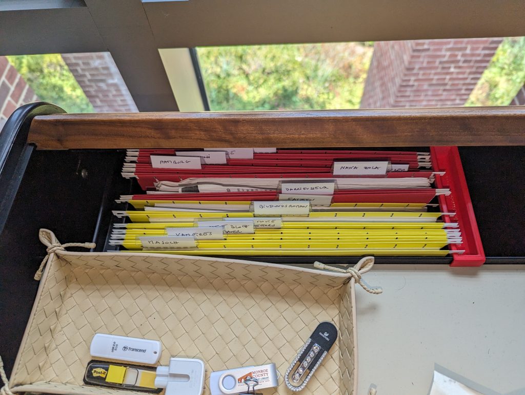 The red part (right), is the new clone of the original black “obsolete plastic object” (on left). Files are once again safely organized.
