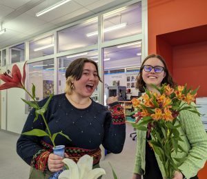 Fig. 1: Isabelle Jiménez and Harper Treschuk outside the Williams College Makerspace located in Sawyer 248